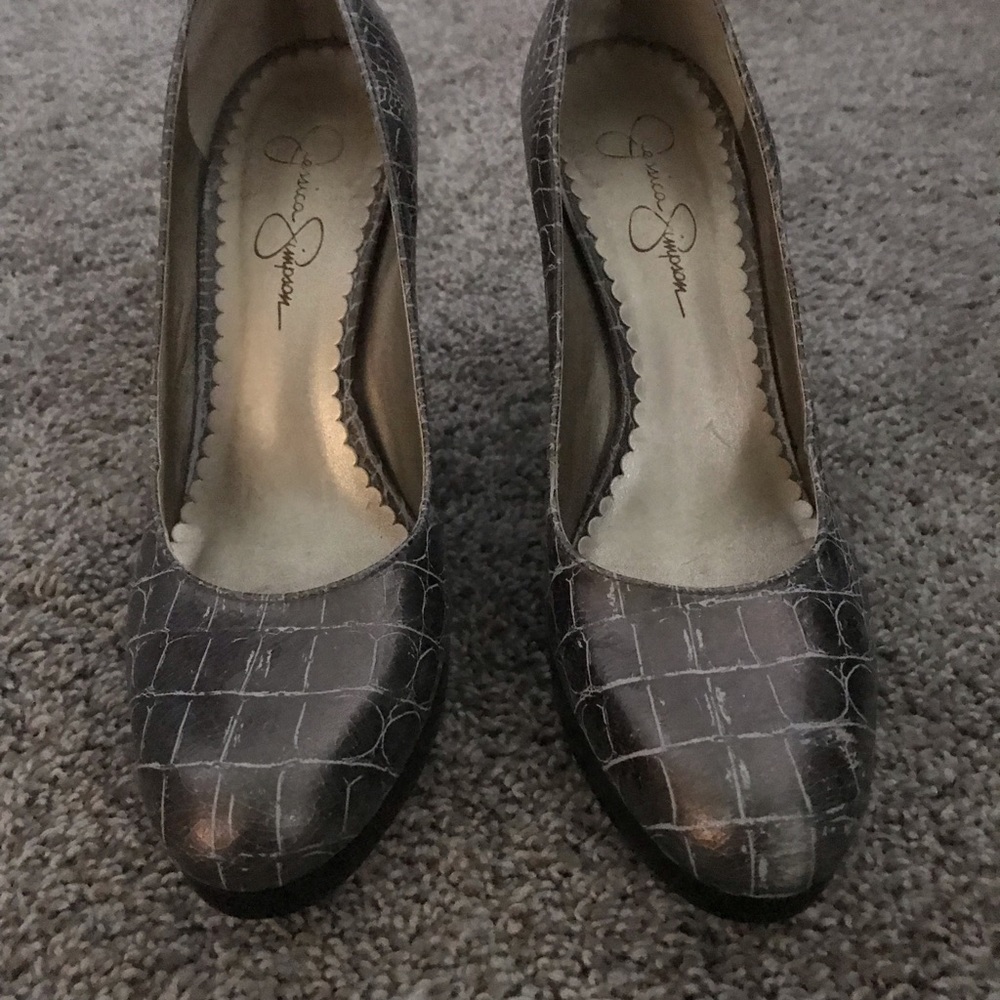Jessica Simpson pumps